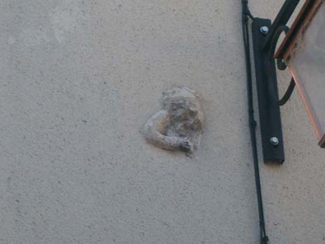 Reste de sculpture sur la prcdente